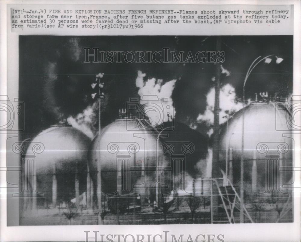 1966 Press Photo Fire Explosion Refinery Lyon France - RSA37135 - Historic Images