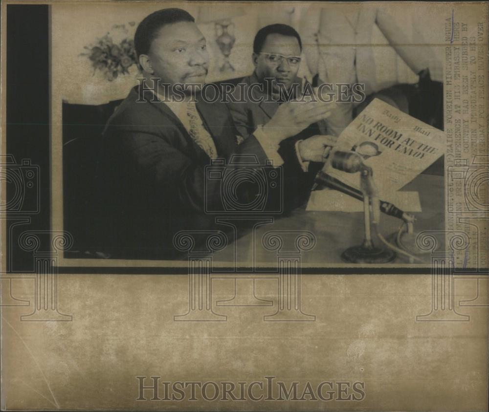 Press Photo Two black Men at Embassy Conference - RSA43301 - Historic Images