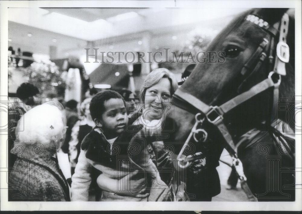 1982 Press Photo Omar Davis Sharon Kush Chairman 22nd - RSA45605 - Historic Images