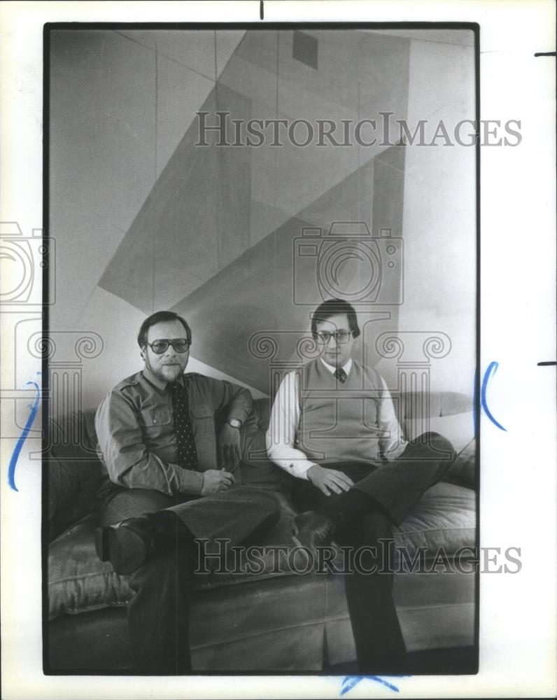 1984 Press Photo Psychologist Garte Rak Study Burnout - RSA45867 - Historic Images