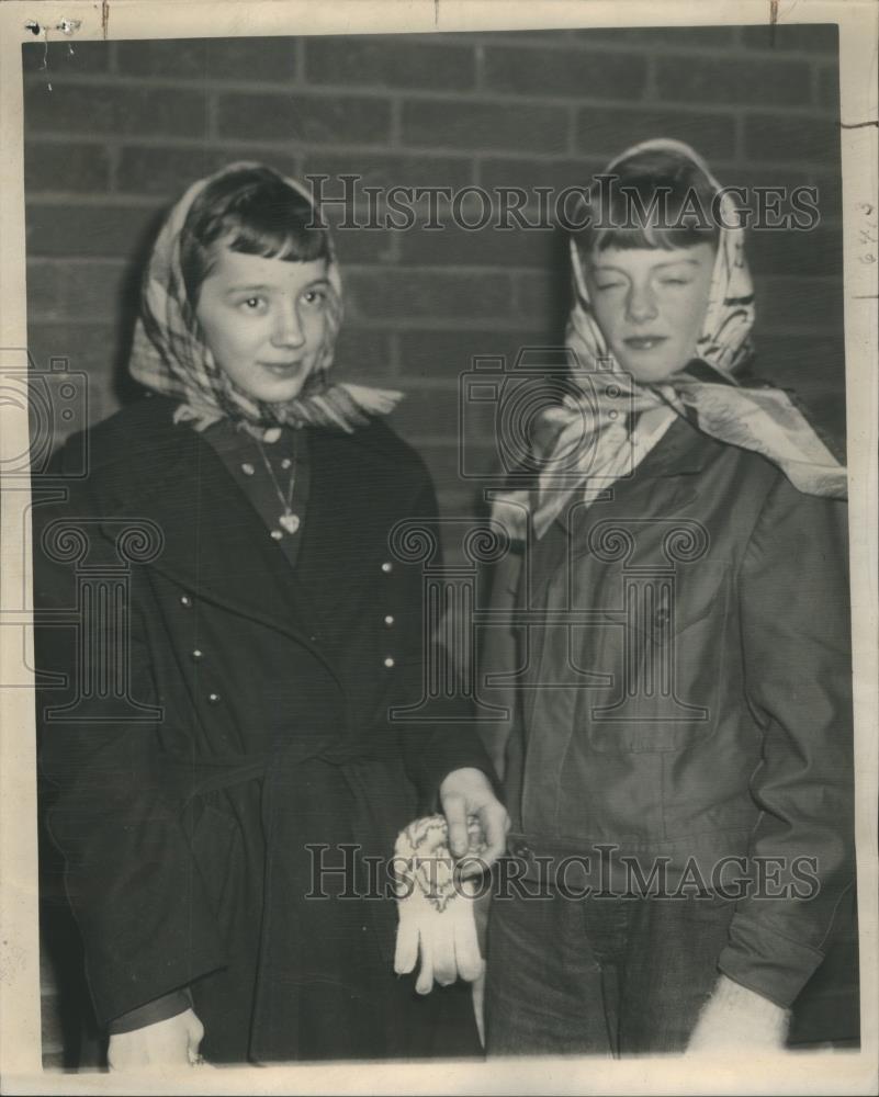 1949 Press Photo Hyman Frank Nancy Kramer Barbara Nolan - RSA46733 - Historic Images