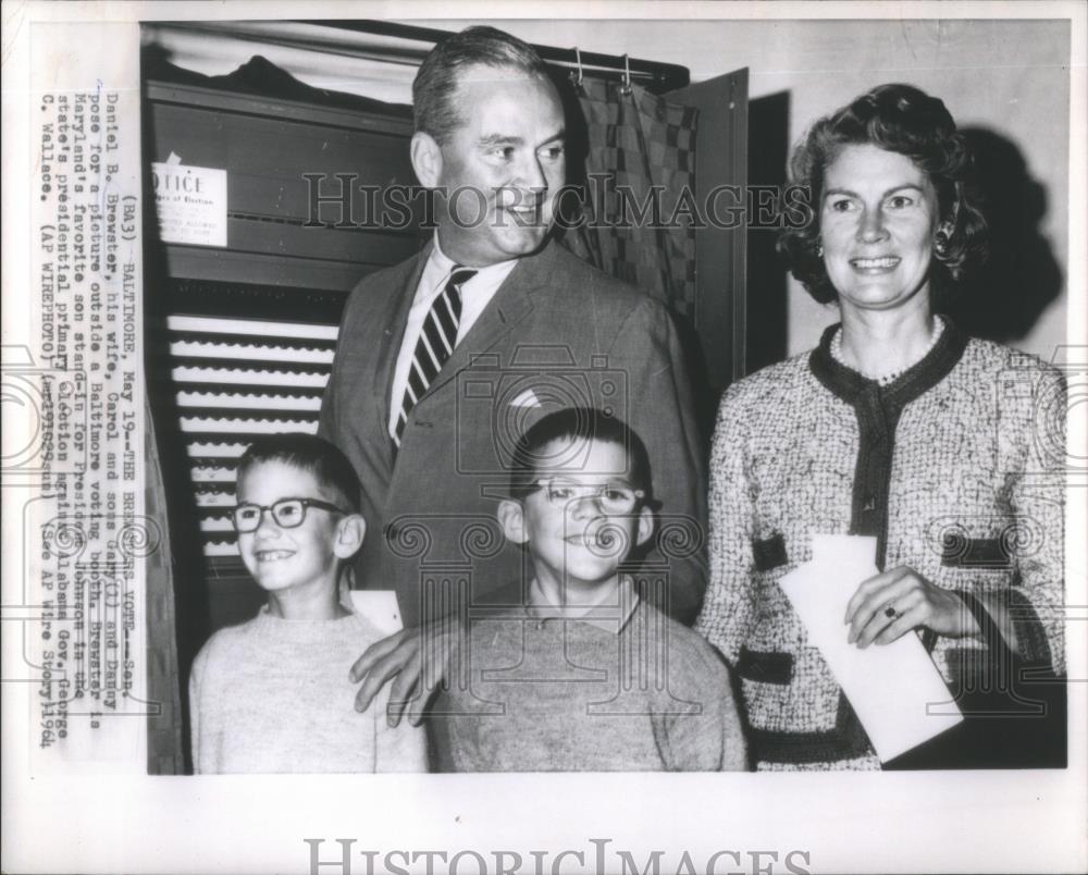 1964 Press Photo Sen Daniel Brewster wife Carol Gary - RSA54349 - Historic Images