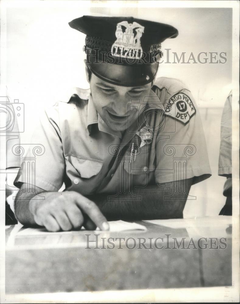 1963 Press Photo Thomas Lepore Police Officer - RSA66643 - Historic Images