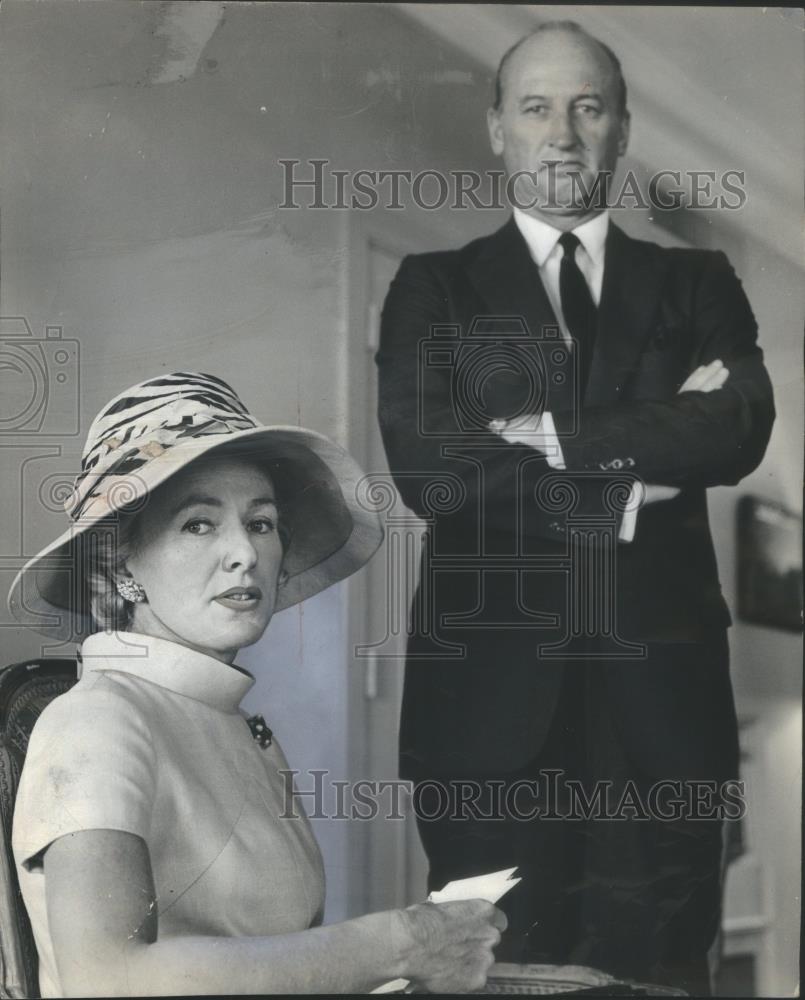 1967 Press Photo Angier Biddle Duke Wife Robin Press Conference Chicago Hotel - Historic Images