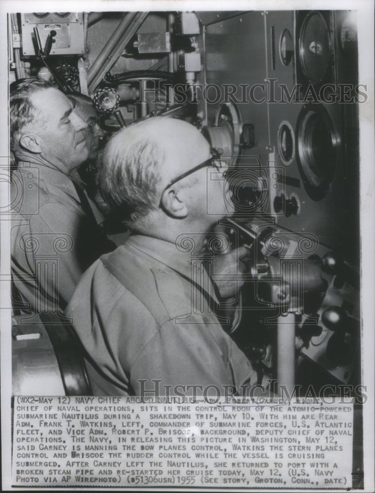 1955 Press Photo Robert Carney Right Atomic Powered Submarine Nautilus - Historic Images