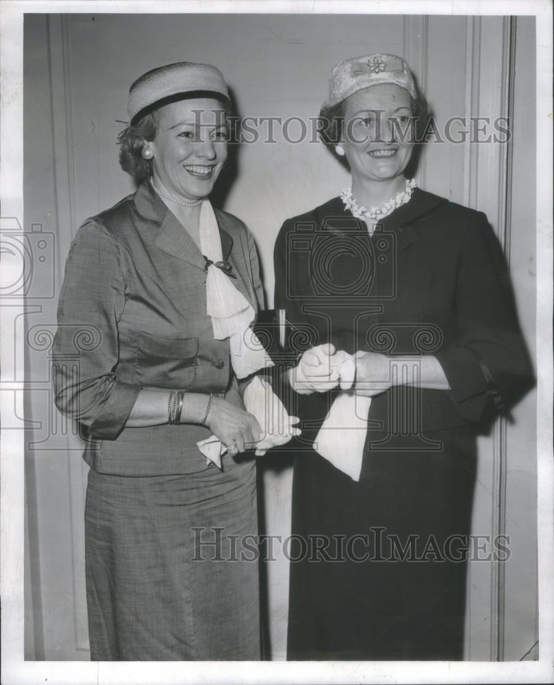 1957 Press Photo Mrs. Aubrey Piggott - South Country Club Follies - RSA70369 - Historic Images