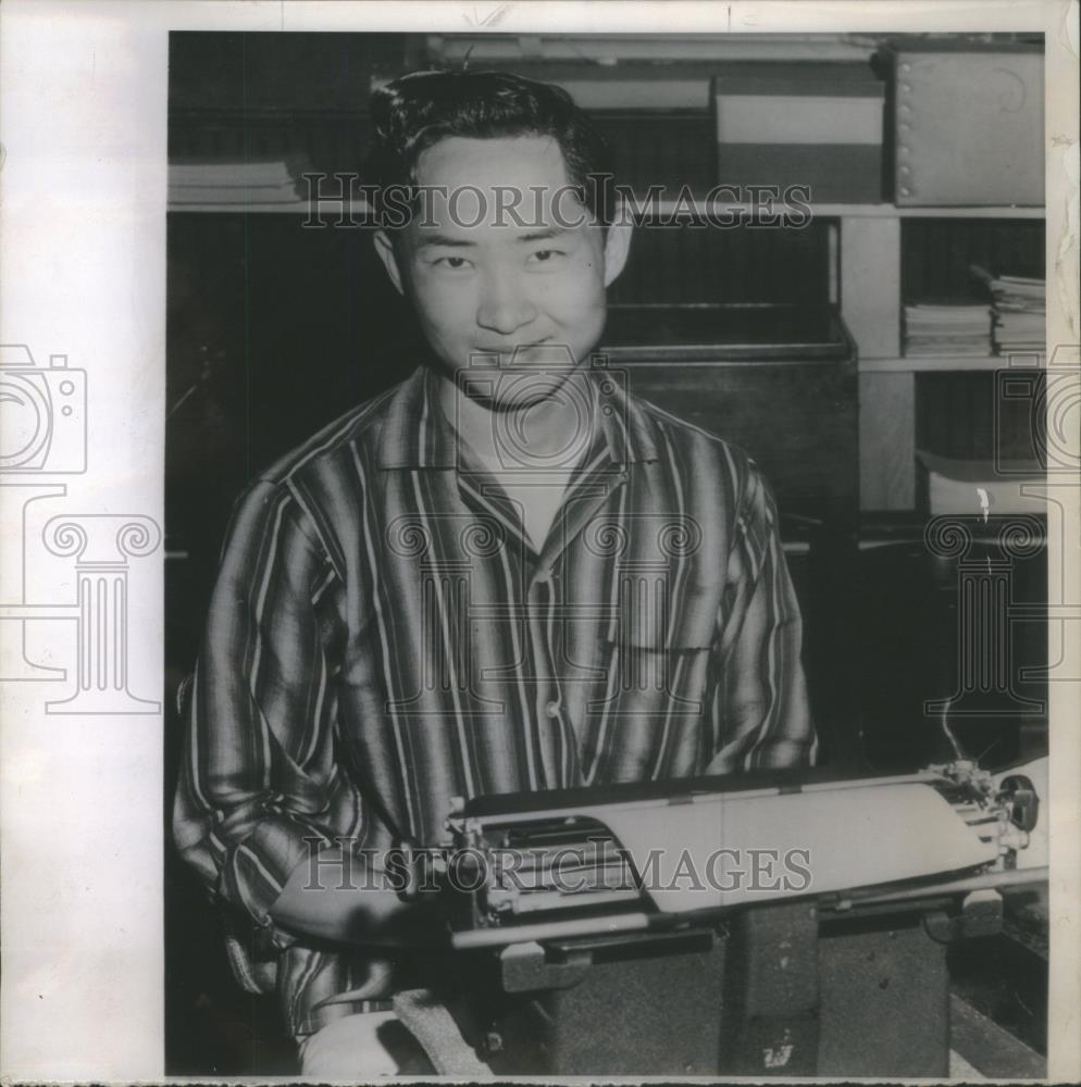 1958 Press Photo Joe Anthony Korean Refugee - RSA70457 - Historic Images