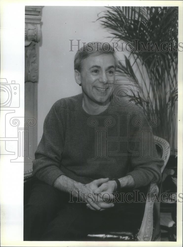 1987 Press Photo John Anthony American Fashion Designer - RSA70461 - Historic Images