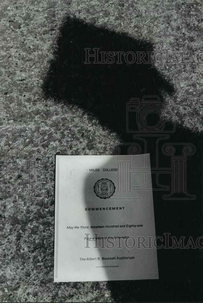 1981 Press Photo Miles College Commencement agenda with shadow of graduate - Historic Images