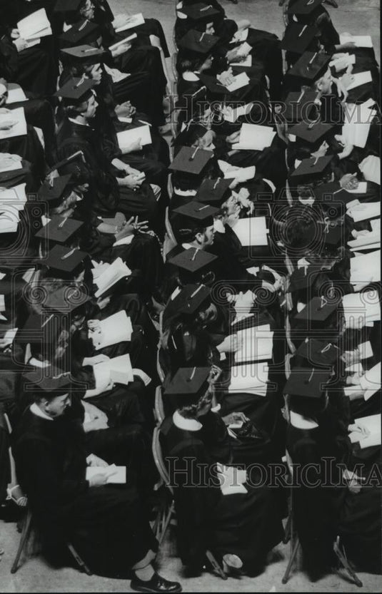 1980 Press Photo University of Alabama Birmingham, graduates in coliseum - Historic Images