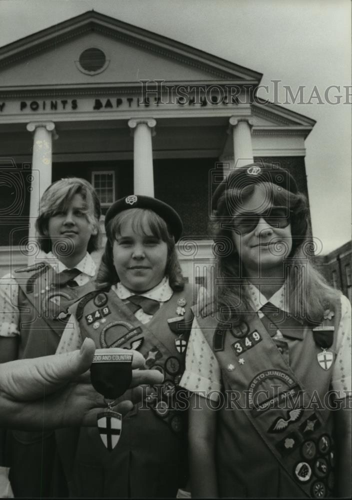 1980 Press Photo Alabama Girl Scouts Win &quot;God and Country&quot; Scouting Awards - Historic Images