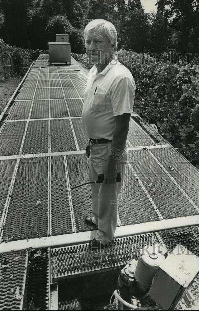 1982 Press Photo George Malone at sewer treatment plant, Gardendale, Alabama - Historic Images