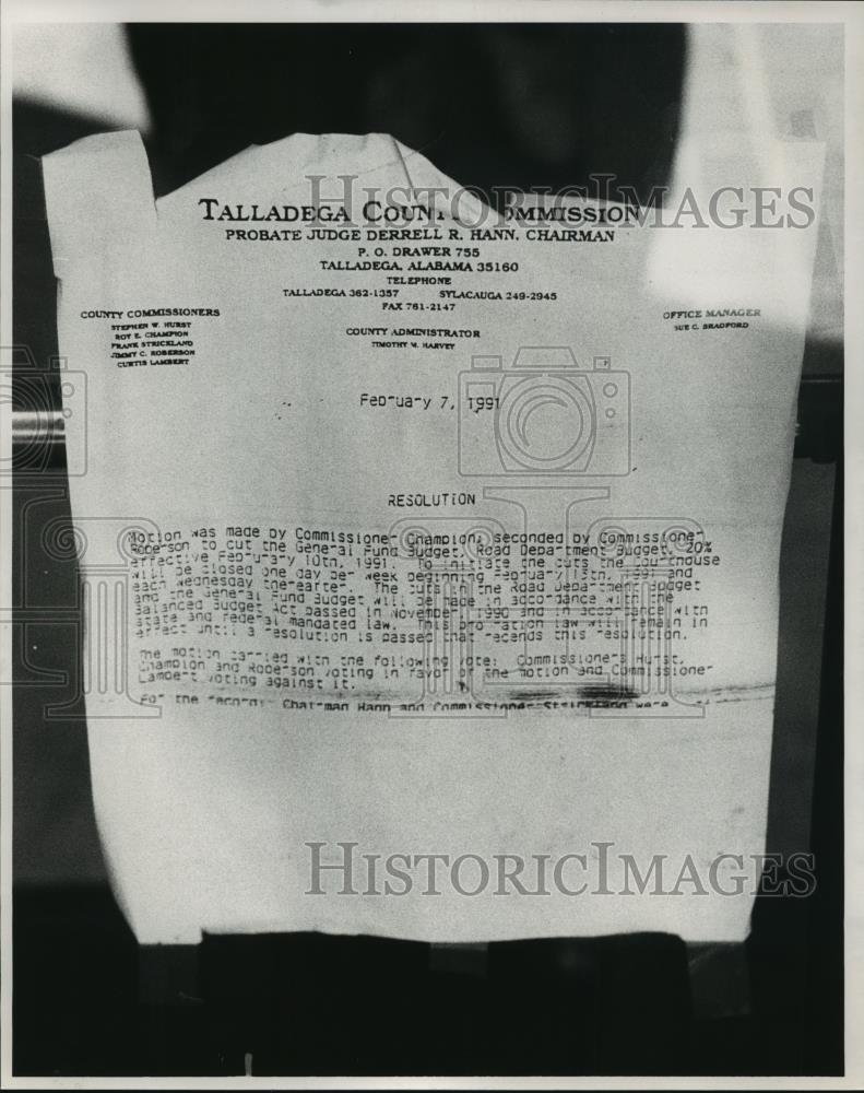 1991 Press Photo Talladega County Courthouse Cutbacks Posted on Door, Alabama - Historic Images