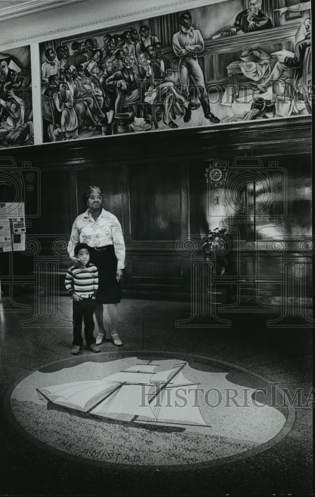 1976 Press Photo Unidentified lady and child at Talladega College, Alabama - Historic Images