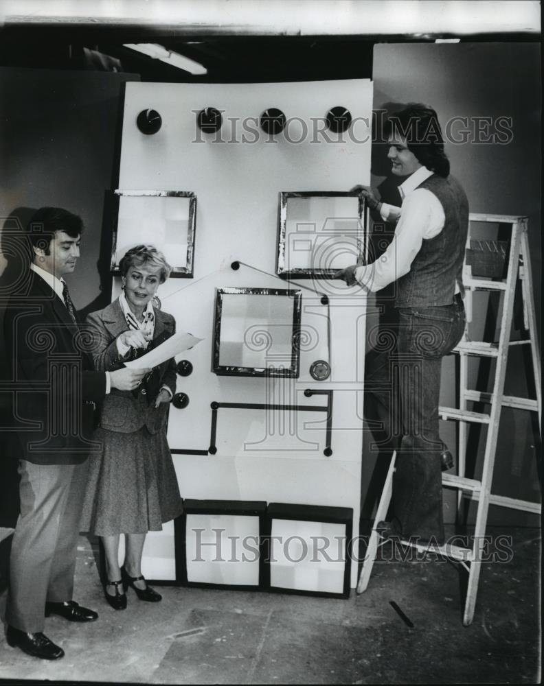 1976 Press Photo Bette Lee Hanson, getting ready for Razzberry Awards, Alabama - Historic Images