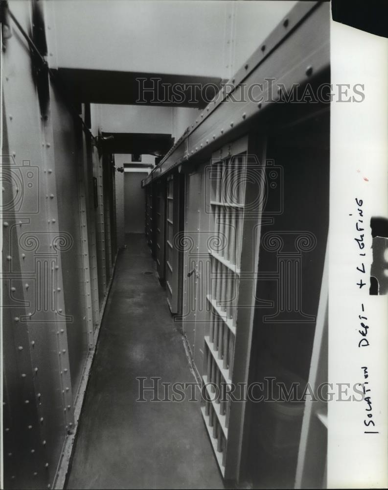 1980 Press Photo Isolation department, lighting, Jefferson County Jail, Alabama - Historic Images