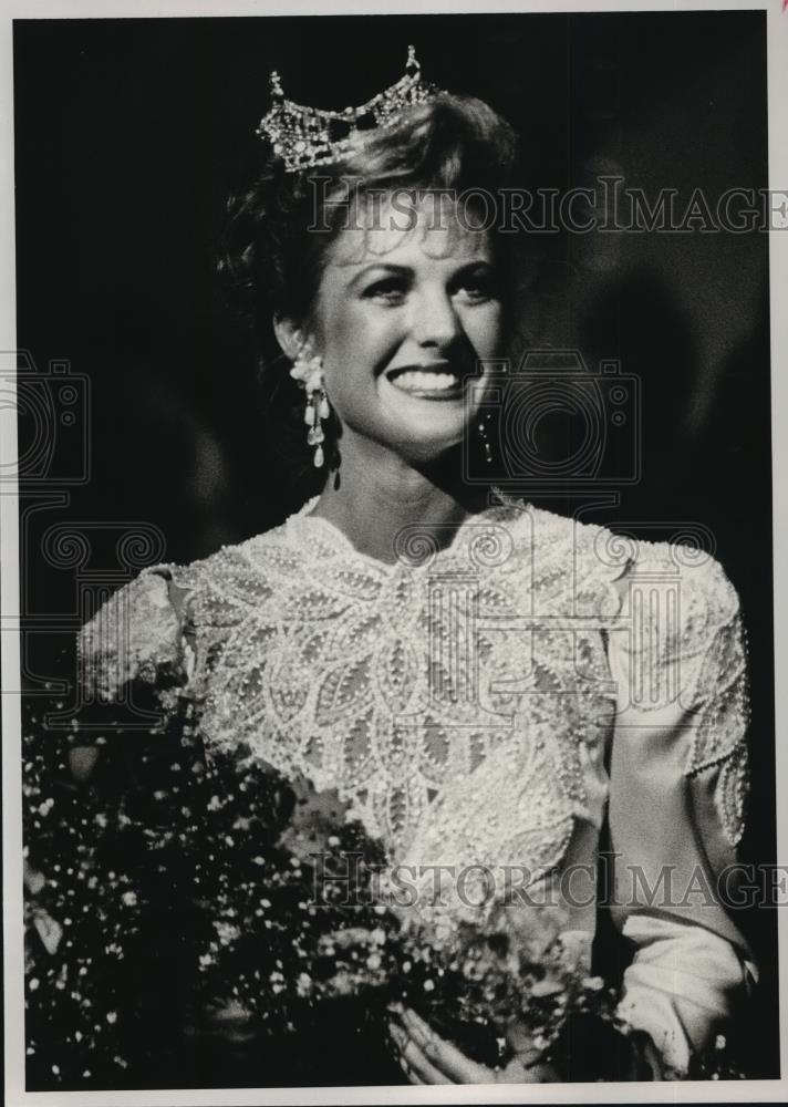 1988 Press Photo Jenny Jackson after being crowned 1988 Miss Alabama - abna14055 - Historic Images