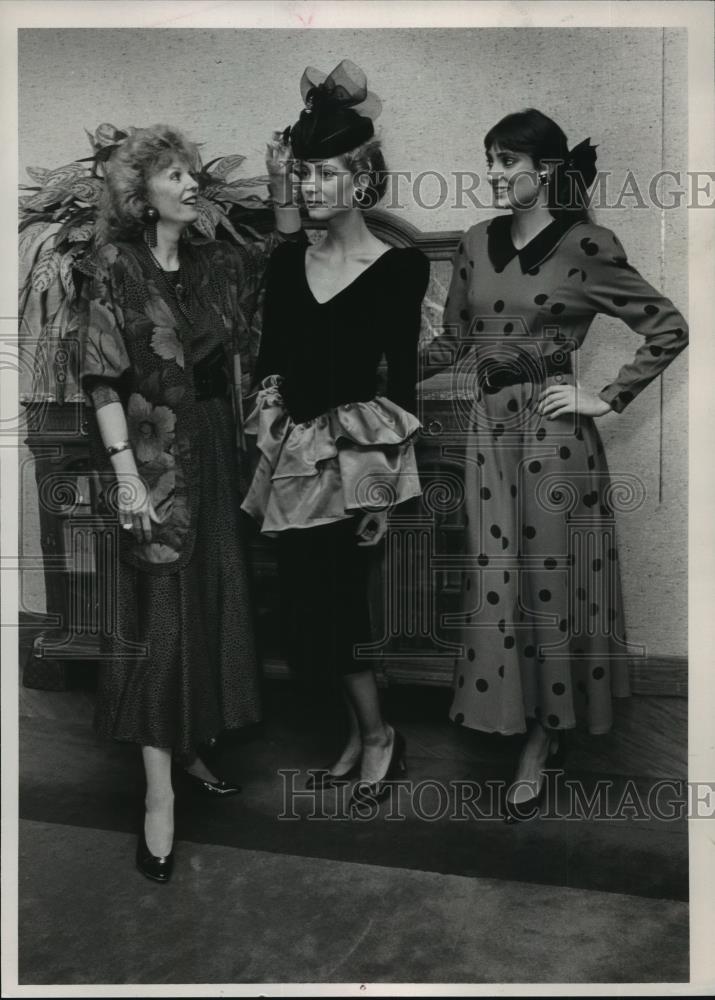 1987 Press Photo Audrey Lindquist, Tammie Little &amp; Stephanie Griffith pose - Historic Images