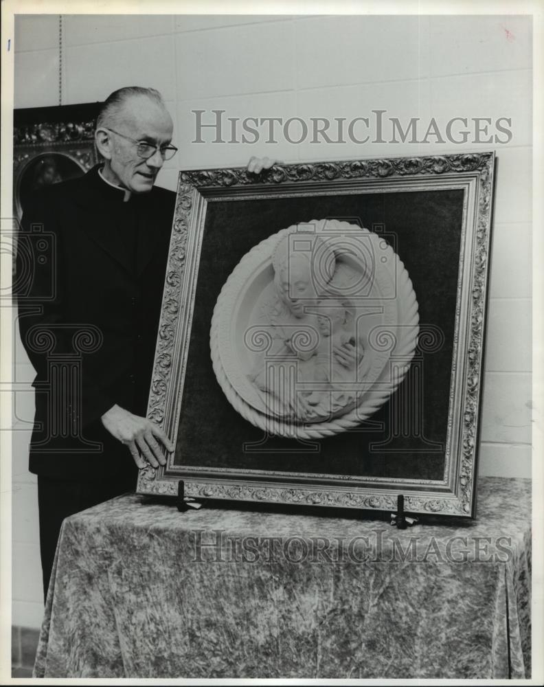 1980 Press Photo Father Harrison and Madonna of San Miniato St. Bernard College - Historic Images