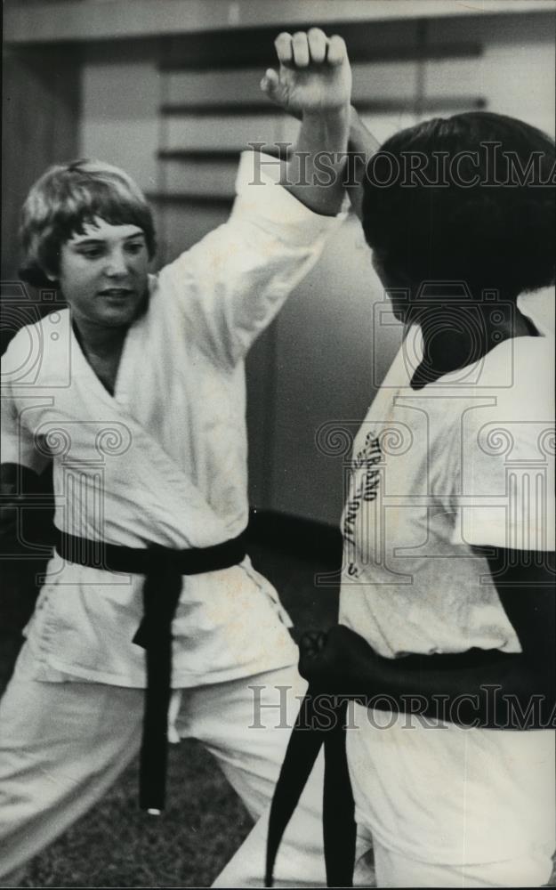 1978 Press Photo Students learning karate, Alabama - abna14185 - Historic Images