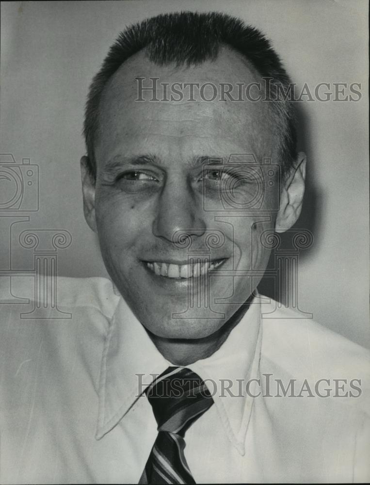 1977 Press Photo Cancer Patient Joe Omenski Denies Taking Laetrile, Alabama - Historic Images