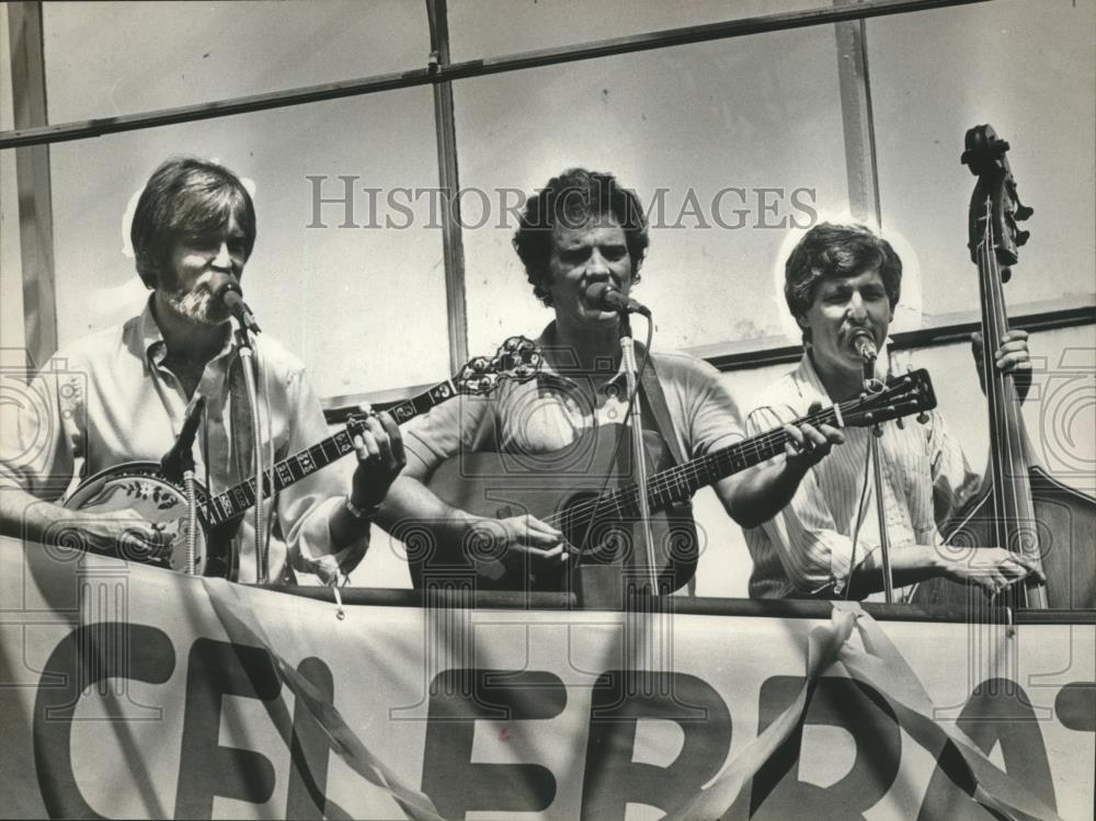 1983 Press Photo Three on a String band perform - abna14402 - Historic Images