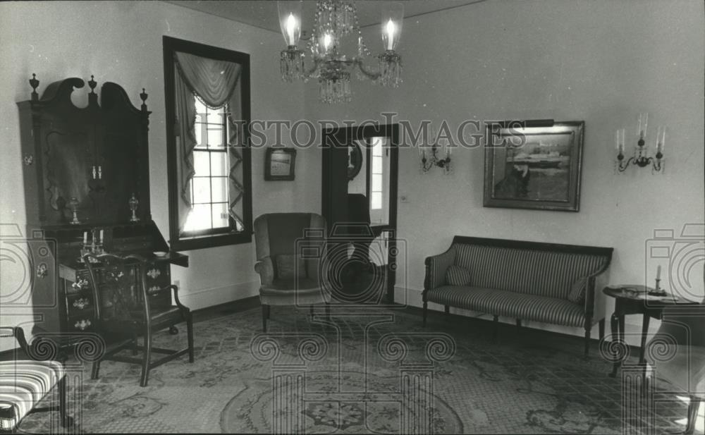 1981 Press Photo Moody-Warner House parlor furnished with antiques in Tuscaloosa - Historic Images