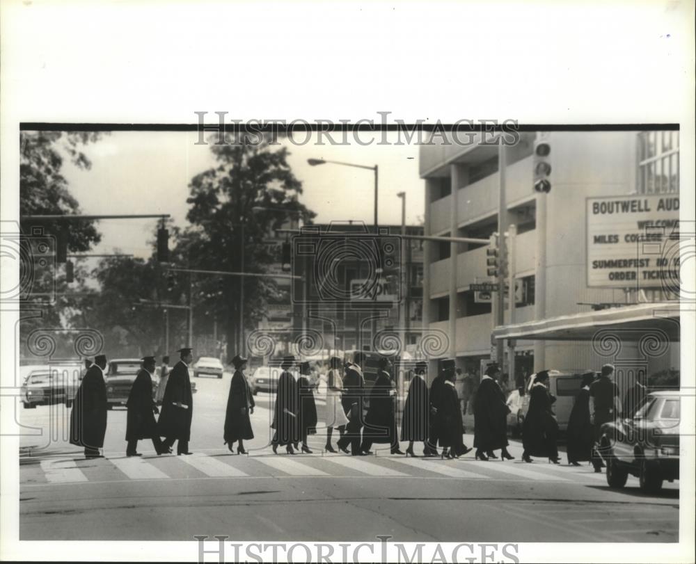 1980 Press Photo Graduates file into Boutwell Auditorium, Birmingham, - Historic Images