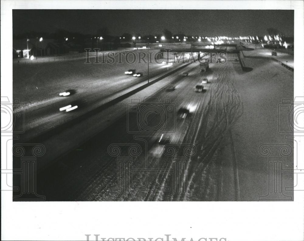 1990 Press Photo Traffic Warren Snow Strom Michigan - RRV01731 - Historic Images