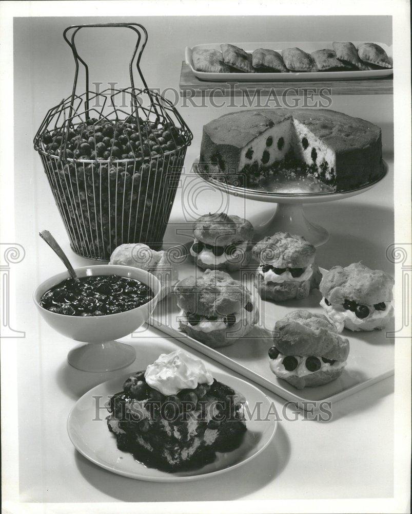 Press Photo Blueberry Cream Puff Cake Turnovers - RRV64681 - Historic Images