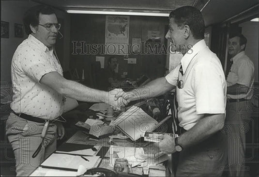 1982 Press Photo Politician Emory Folmar shakes hands with Man - abna15117 - Historic Images