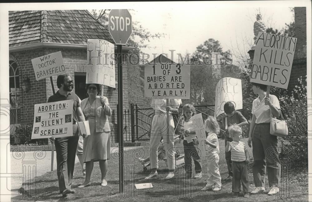 1986 Press Photo Pro Life Picketers, Mountain Brook, Demonstrations - abna15247 - Historic Images