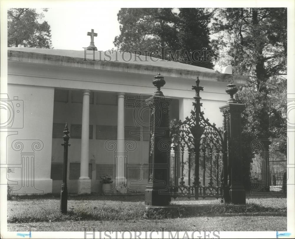 1980 Press Photo Cemetery and Mausoleum in Demopolis, Alabama - abna15293 - Historic Images