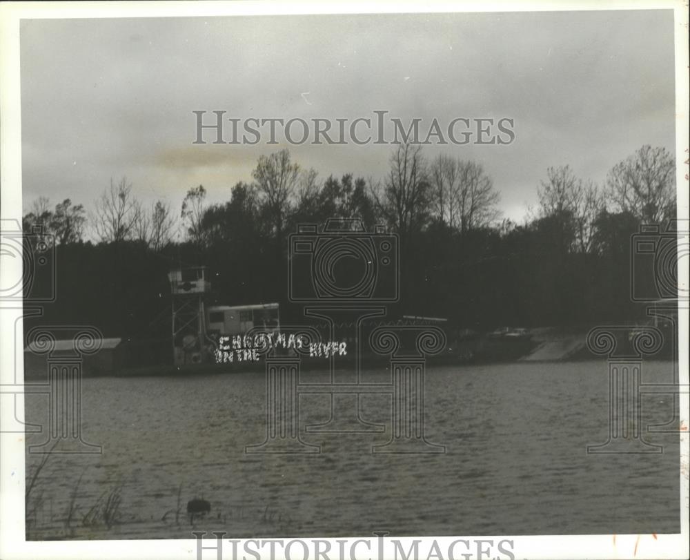 1979 Press Photo Barge Floats on River - Demopolis, Alabama. - abna15300 - Historic Images