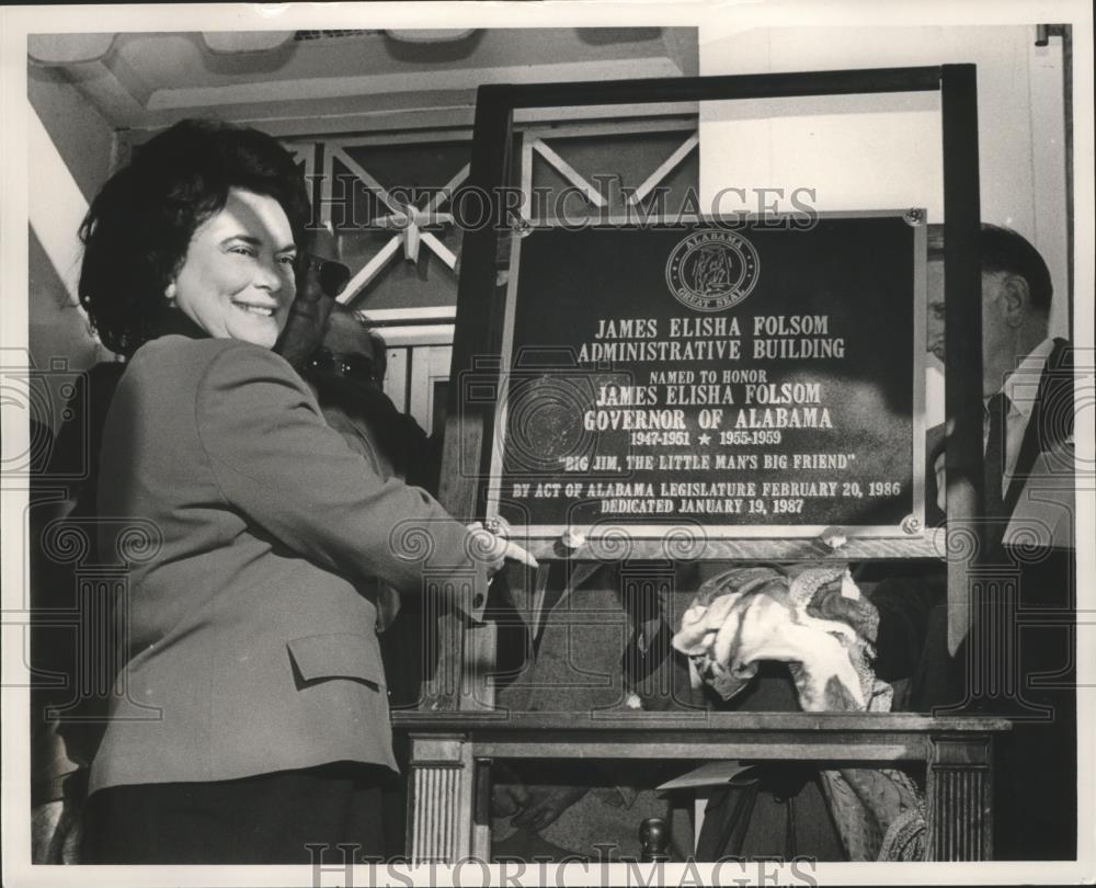 1987 Press Photo Mrs. James Elisha Folsom, Sr. Unveils Dedication Plaque - Historic Images
