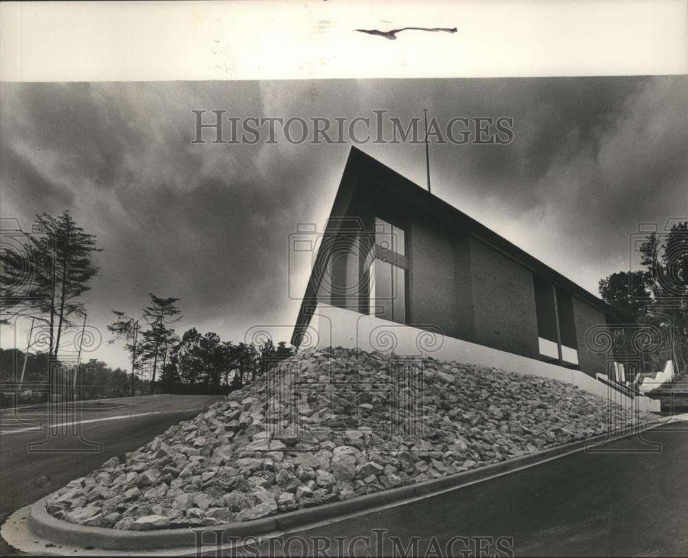 1984 Press Photo Hoover, Alabama, Churches: Holiness, Good Shepherd Building - Historic Images