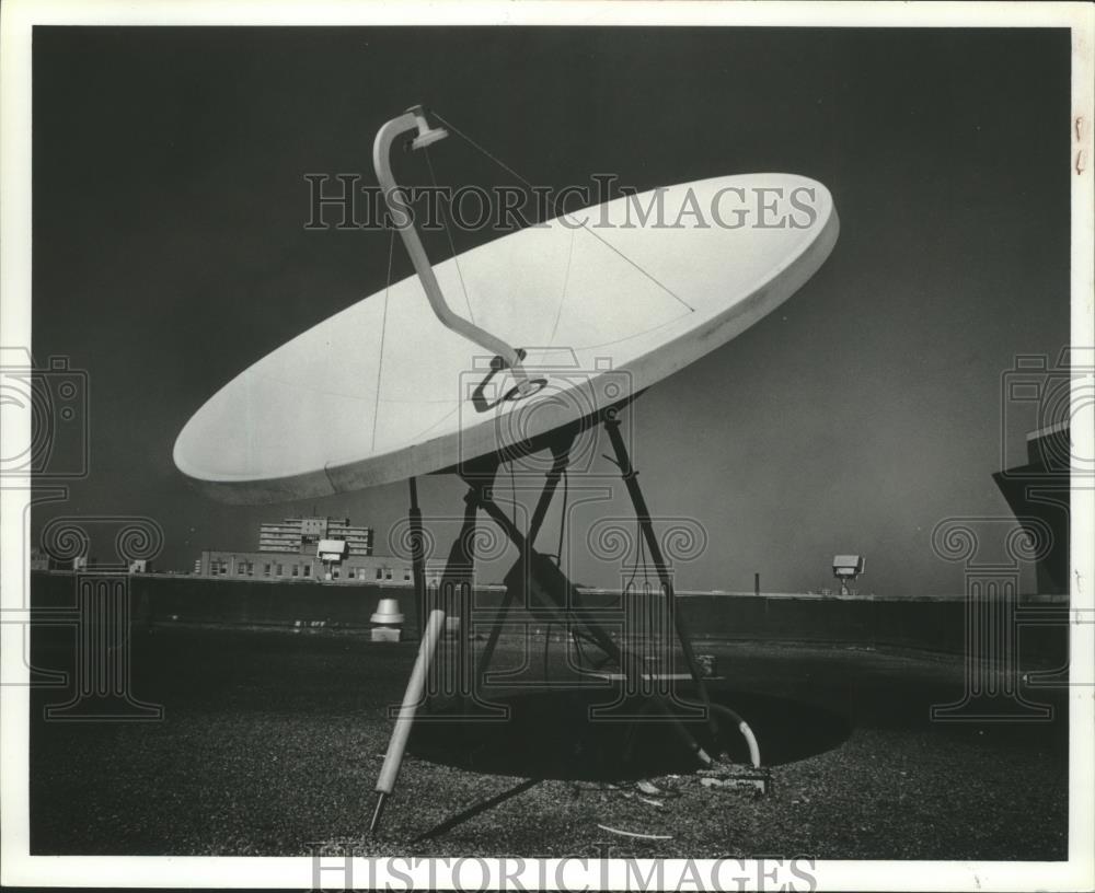 1981 Press Photo Television Satellite Dish in Mount Brook, Alabama - abna15762 - Historic Images