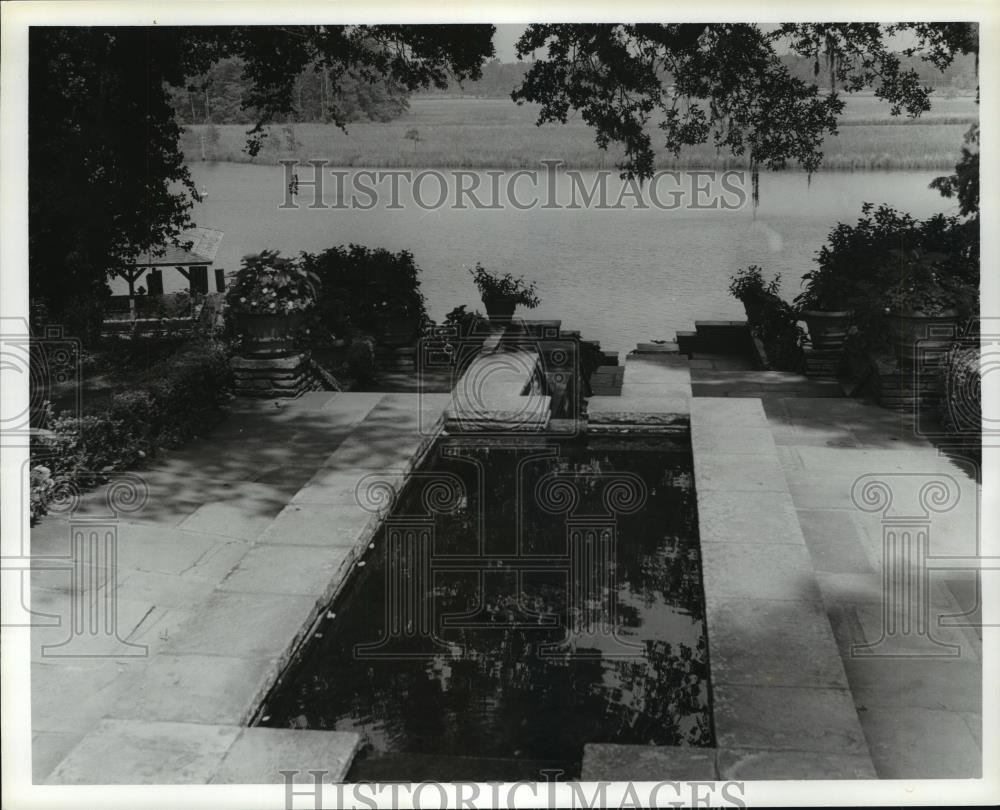 1979 Press Photo Reflecting Pool in Bellingrath Gardens, Mobile, Alabama - Historic Images