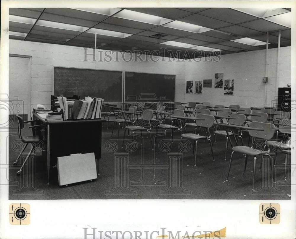 1980 Press Photo Empty classrooms at Midfield High in Midfield, Alabama - Historic Images