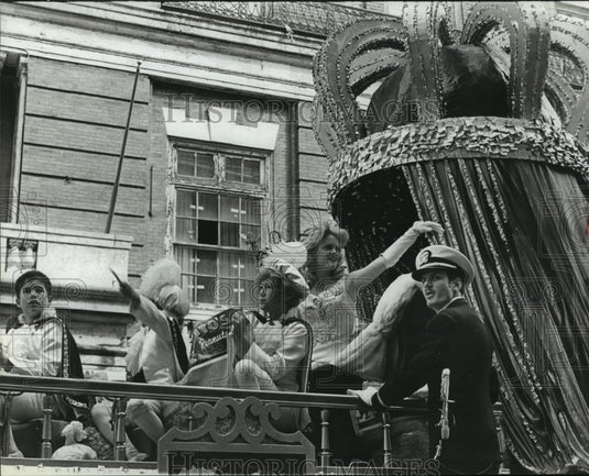 1981 Press Photo Queen Laurie Taylor and King Robin Herndon Luce in Mardi Gras - Historic Images