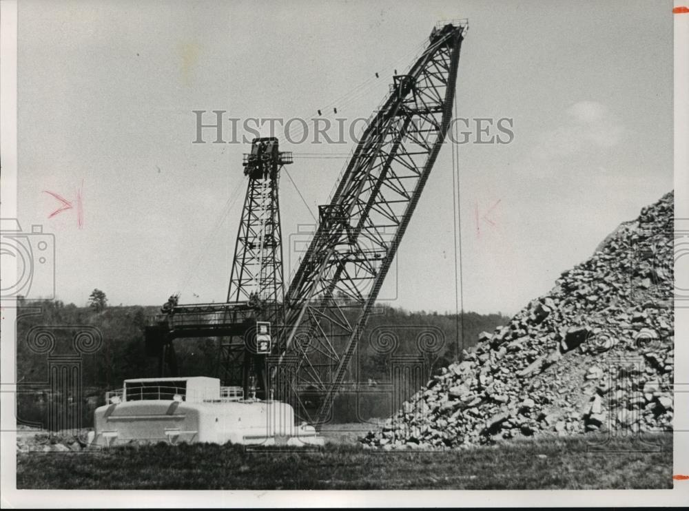 1991 Press Photo Crane Works at Mine in Alabama - abna16363 - Historic Images