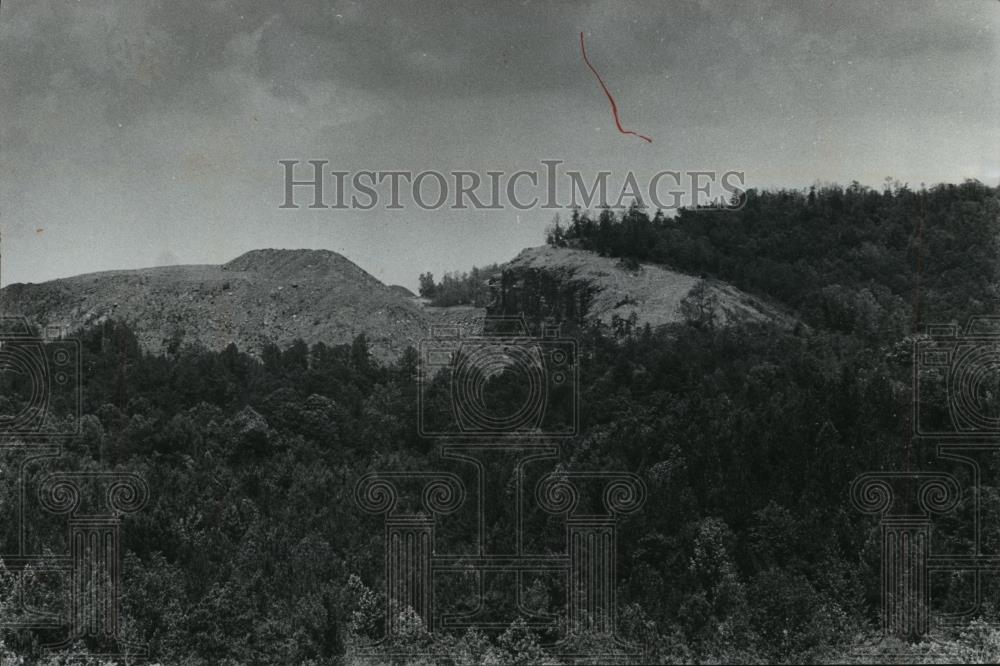 1976 Press Photo Jefferson County hills damaged by strip mines, Alabama - Historic Images