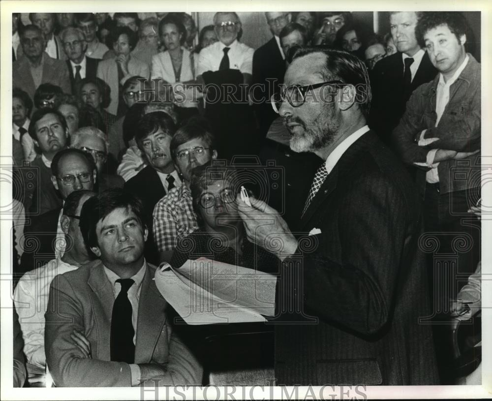 1980 Press Photo Mayor Allen Rushton speaks at meeting, Mountain Brook, Alabama - Historic Images