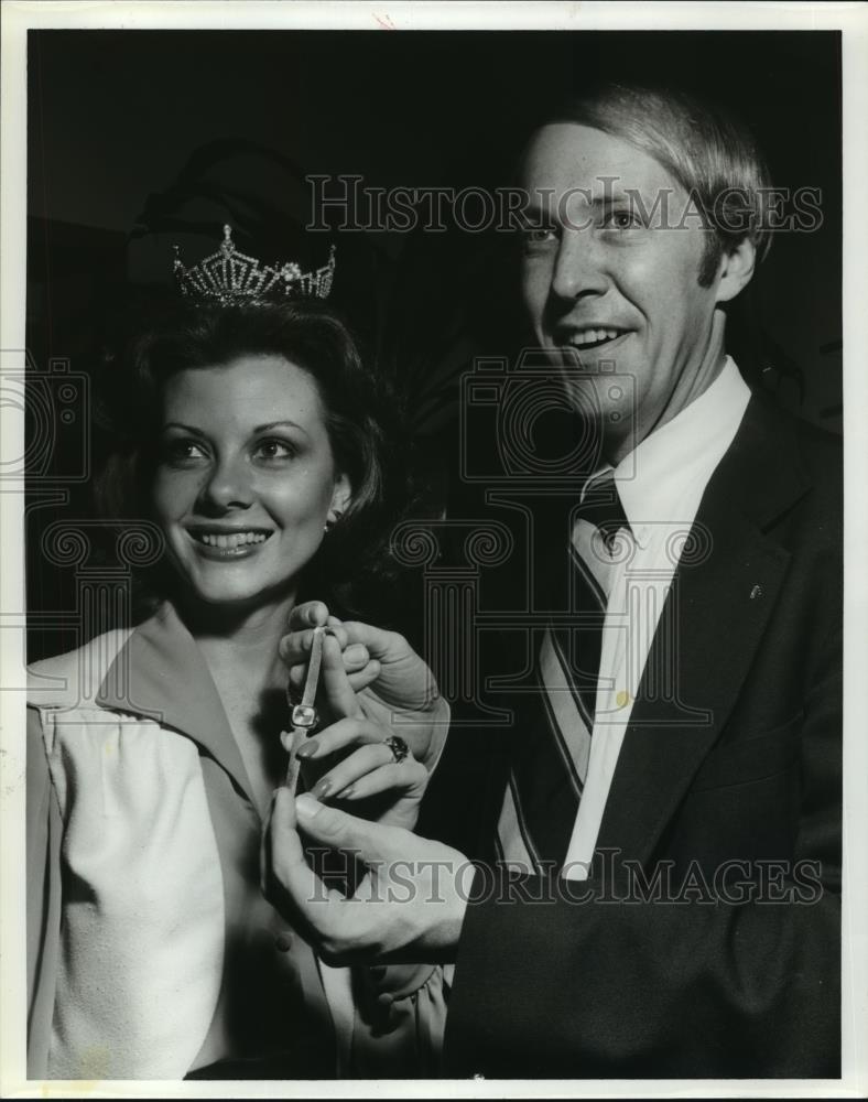 1979 Press Photo Kathy Pickett, Miss Alabama 1979 with Sperry Snow, Alabama - Historic Images