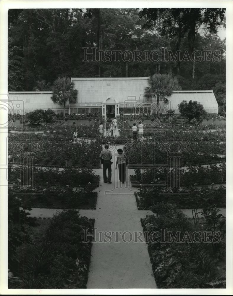 1979 Press Photo Visitors at Bellingrath Gardens, Mobile, Alabama - abna16641 - Historic Images