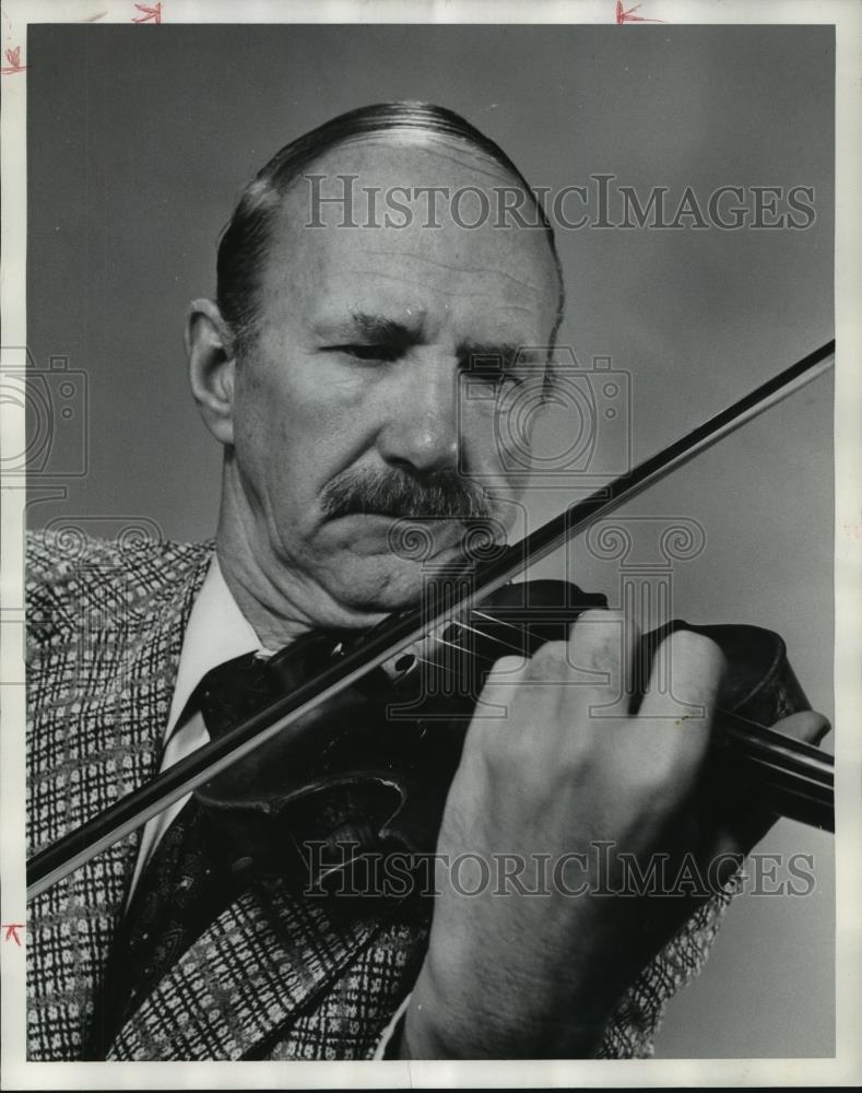 1976 Press Photo Georges Lapenson, Musician, Playing Violin - abna16652 - Historic Images