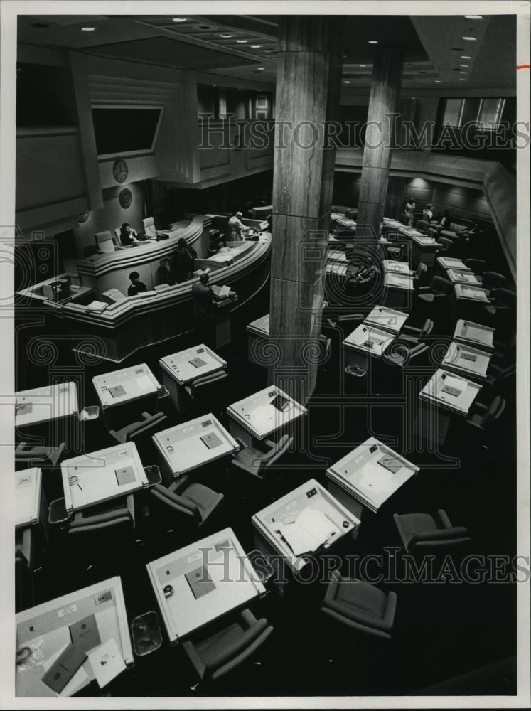1991 Press Photo Almost Empty Senate Chamber During Filibuster of Dog Track Bill - Historic Images
