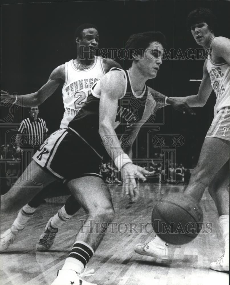 1979 Press Photo Kentucky And Tennessee Players Vie During Basketball Game - Historic Images