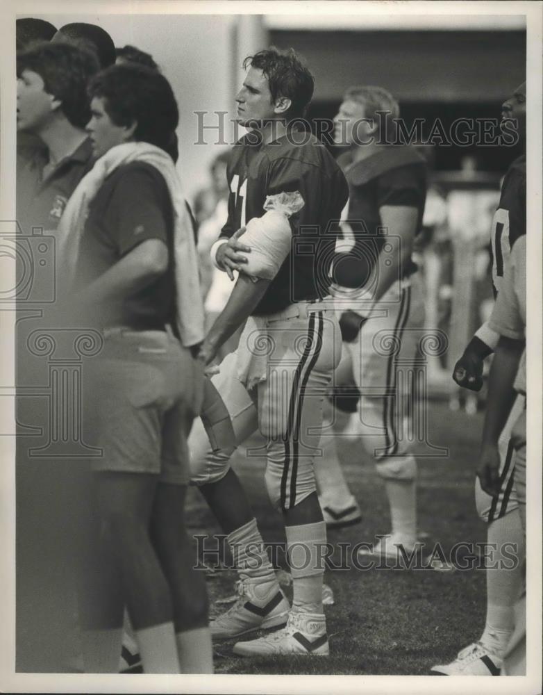 1985 Press Photo Quarterback Mike Shula In Middle Of Alabama Football Sidelines - Historic Images