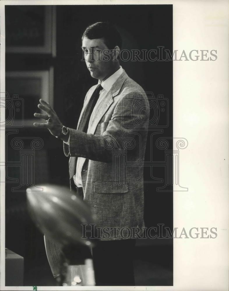 1990 Press Photo Former College Football Coach Now Athletic Director Steve Sloan - Historic Images